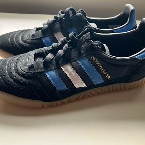 Adidas Indoor Super 9.5. Only worn once. In perfect shape.  No box.